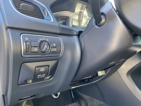 Used 2015 Volvo V60 T5 Premier image 11