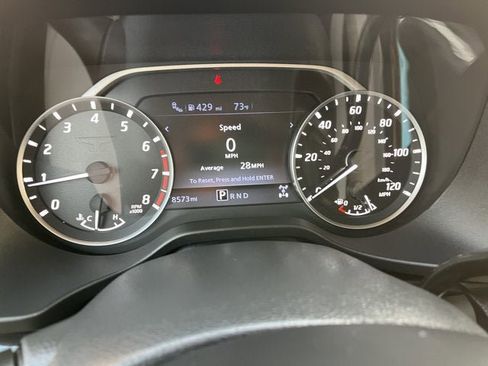 Certified 2024 Nissan Titan SV w/ SV Convenience Package image 12