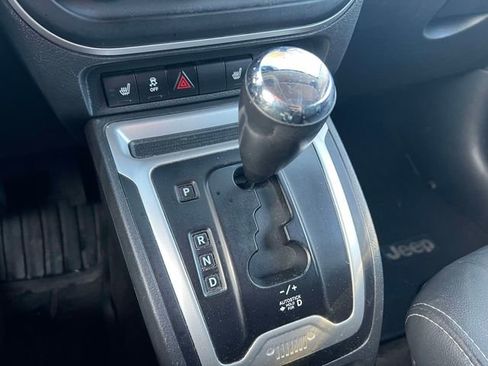 Used 2017 Jeep Compass Latitude image 27