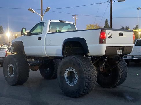 Used 2004 GMC Sierra 2500 W/T w/ Heavy-Duty Power Package image 5