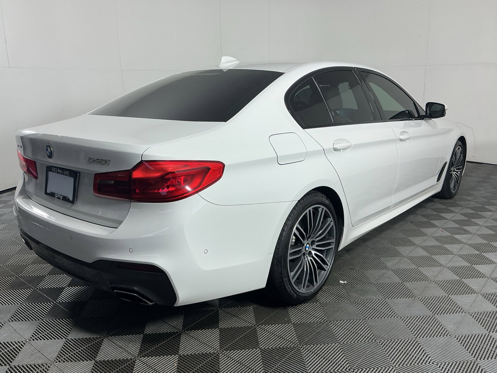 Used 2019 BMW 540i xDrive w/ M Sport Package AWD/4WD image 8