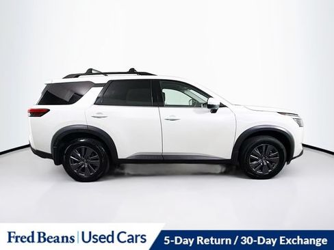 Used 2023 Nissan Pathfinder SV w/ SV Premium Package AWD/4WD image 11