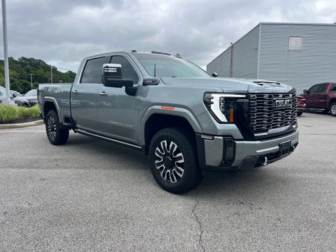Used 2024 GMC Sierra 2500 Denali Ultimate AWD/4WD image 3