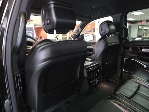 Used 2024 Jeep Wagoneer Series II w/ Flexible Seating Group image 11