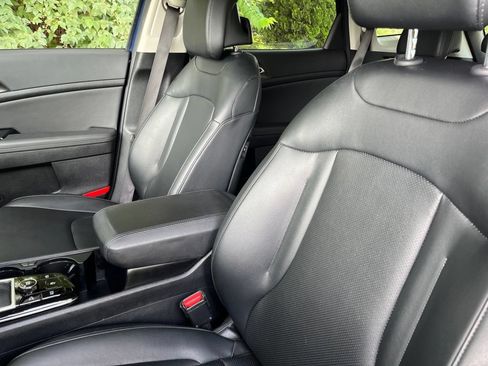 Used 2025 Kia Sportage EX FWD image 22