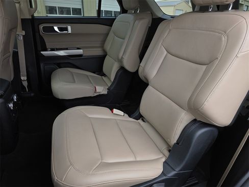 Used 2021 Ford Explorer XLT w/ Equipment Group 202A image 15