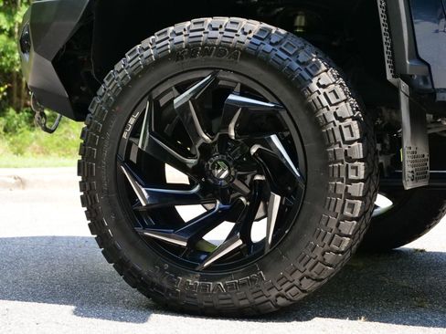 Used 2022 Chevrolet Silverado 2500 LTZ w/ LTZ Plus Package AWD/4WD image 10