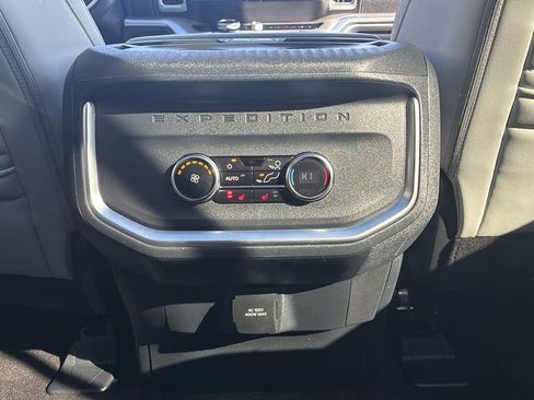 Certified 2025 Ford Expedition Platinum image 12