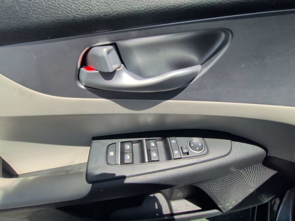 Used 2022 Kia Forte LXS w/ LXS Technology Package FWD image 12