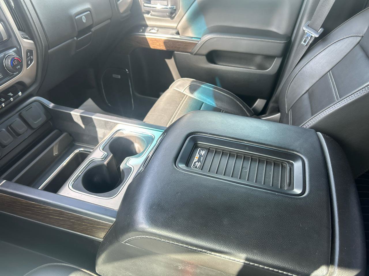 Used 2019 GMC Sierra 2500 Denali w/ Duramax Plus Package AWD/4WD image 18