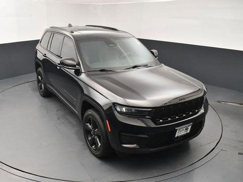 Used 2023 Jeep Grand Cherokee Altitude image 13