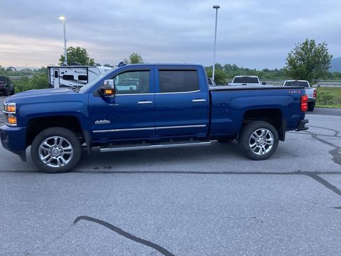 Used 2019 Chevrolet Silverado 2500 High Country w/ Duramax Plus Package AWD/4WD image 4