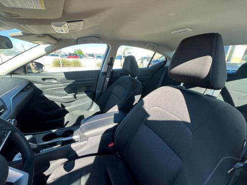 Used 2025 Nissan Altima 2.5 SV image 36