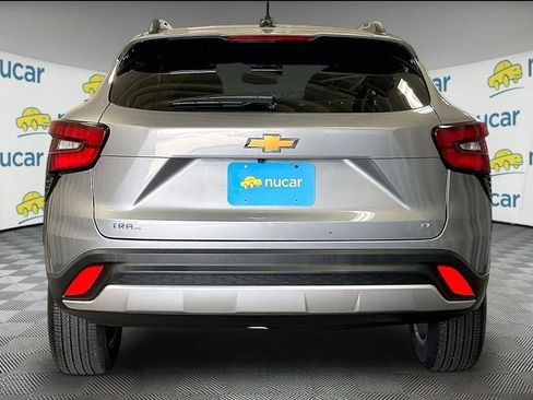 Used 2025 Chevrolet Trax LT w/ LT Convenience Package FWD image 5