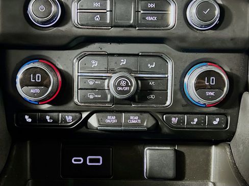 Used 2023 Chevrolet Suburban Premier image 16