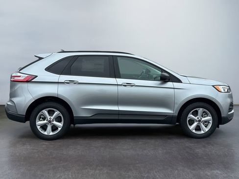 Used 2024 Ford Edge SE image 6