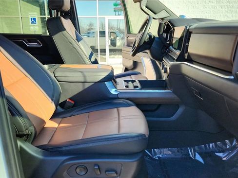 Used 2024 Chevrolet Silverado 2500 High Country w/ High Country Premium Package image 32