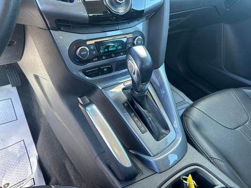 Used 2012 Ford Focus Titanium FWD image 22