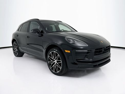 Certified 2025 Porsche Macan AWD/4WD image 7