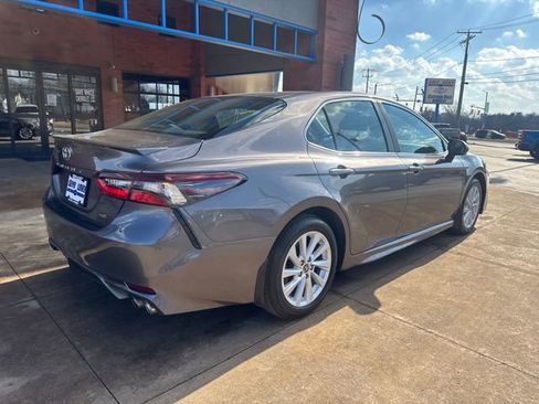 Used 2023 Toyota Camry SE image 9