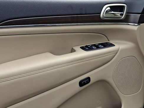 Used 2017 Jeep Grand Cherokee Limited AWD/4WD image 13
