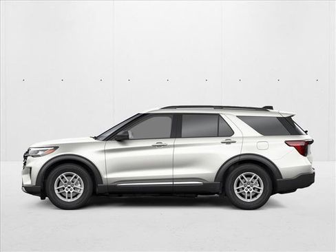 New 2025 Ford Explorer Active image 2