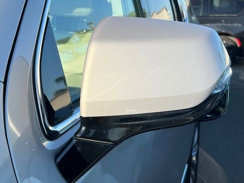 Used 2021 GMC Yukon Denali w/ Denali Premium Package image 9