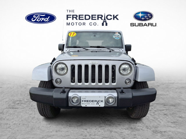Used 2017 Jeep Wrangler Unlimited Sahara w/ Connectivity Group AWD/4WD image 2