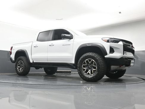 Used 2025 Chevrolet Colorado ZR2 w/ Technology Package AWD/4WD image 29