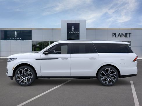 New 2026 Lincoln Navigator L Black Label AWD/4WD image 3
