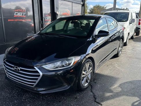 Used 2017 Hyundai Elantra SE image 1