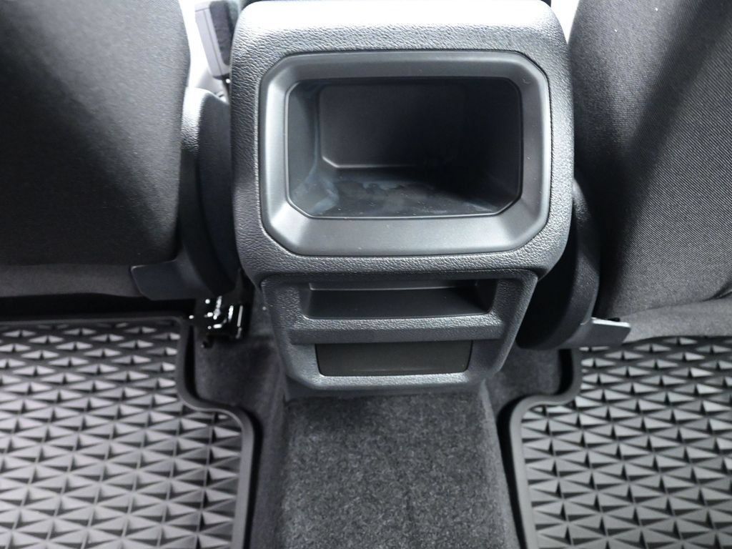 Used 2025 Volkswagen Taos SE FWD image 22