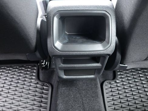 Used 2025 Volkswagen Taos SE FWD image 22