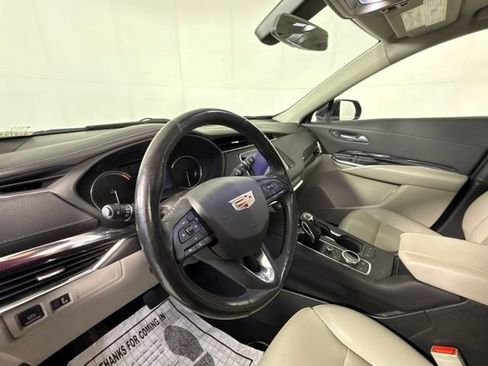 Used 2019 Cadillac XT4 Luxury w/ Cold Weather Package image 8