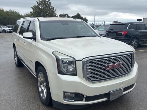 Used 2015 GMC Yukon XL Denali w/ Touring Package AWD/4WD image 8