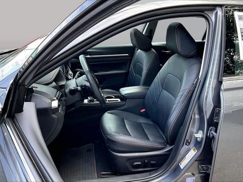 Used 2024 Nissan Altima 2.5 SR w/ SR Premium Package FWD image 9