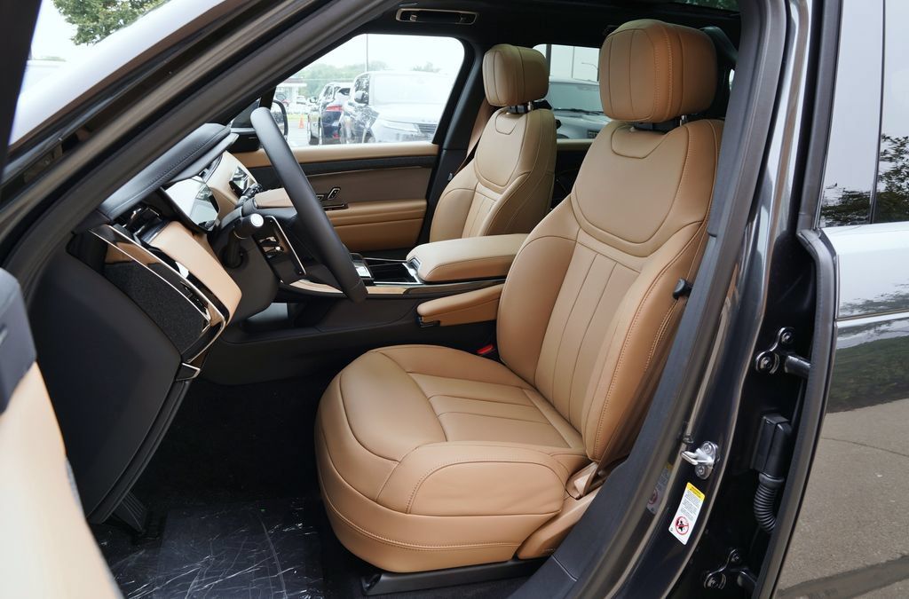 New 2026 Land Rover Range Rover Sport SE AWD/4WD image 12