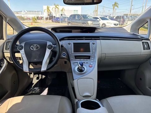 Used 2014 Toyota Prius Four image 15