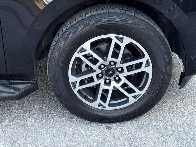 Used 2025 Ford Expedition Active AWD/4WD image 9