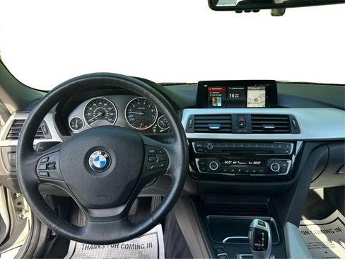 Used 2018 BMW 320i xDrive Sedan w/ Premium Package AWD/4WD image 25