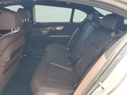 Used 2021 BMW 750i xDrive w/ Luxury Rear Seating Package AWD/4WD image 11