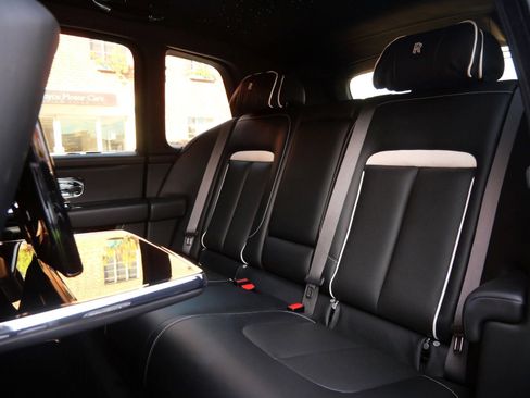 Used 2021 Rolls-Royce Cullinan image 8