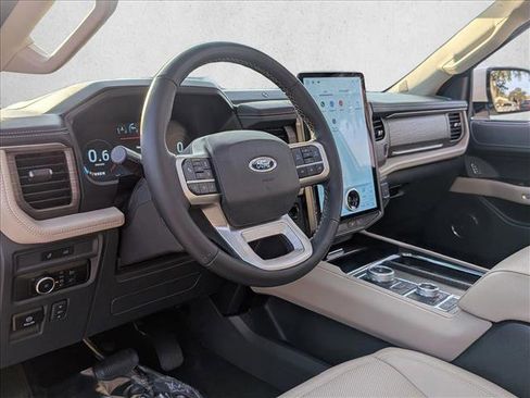Used 2023 Ford Expedition Limited image 10