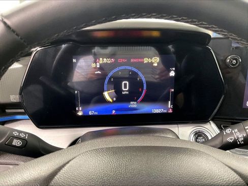 Used 2025 Chevrolet Trax LT w/ Driver Confidence Package FWD image 24