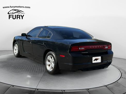 Used 2014 Dodge Charger SE RWD image 5