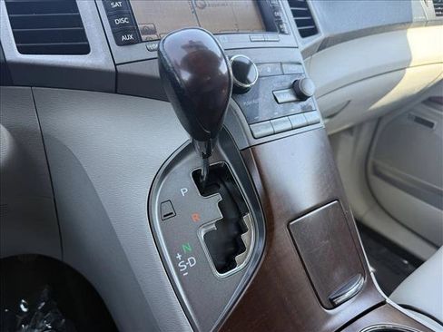 Used 2010 Toyota Venza image 16