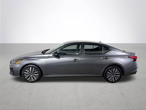 Used 2024 Nissan Altima 2.5 SV image 9