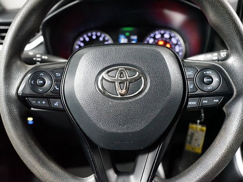 Used 2021 Toyota RAV4 LE image 12