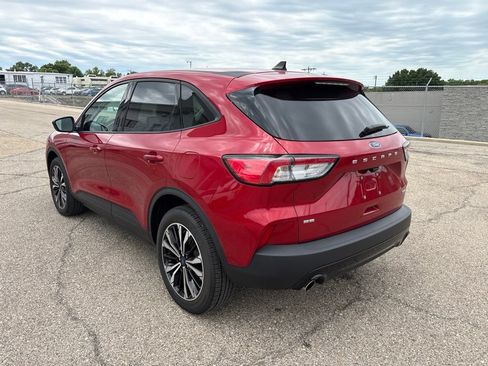 Used 2022 Ford Escape SE w/ SE Sport Appearance Package AWD/4WD image 5