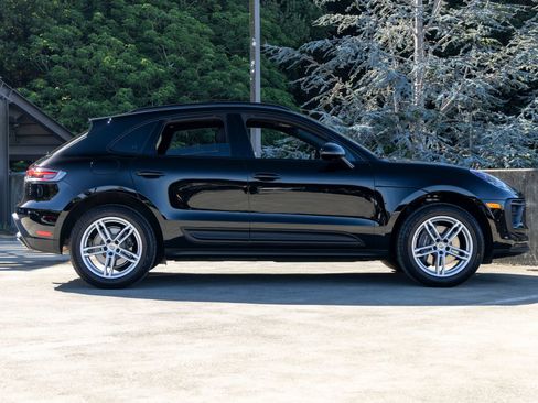 Certified 2025 Porsche Macan image 12